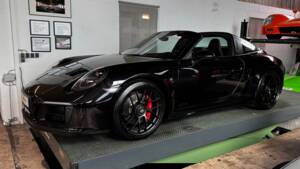 Image 10/19 of Porsche 911 Targa 4 GTS (1900)