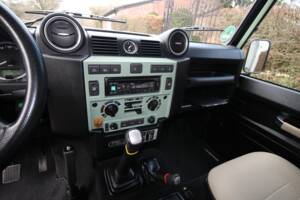 Bild 18/24 von Land Rover Defender 110 Heritage (2015)