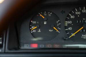 Image 39/50 of Mercedes-Benz 200 CE (1992)