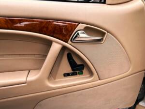 Image 17/25 of Mercedes-Benz SL 500 (1999)
