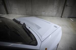 Image 75/93 of Lancia Delta HF Integrale Evoluzione I (1992)