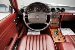 Image 28/48 of Mercedes-Benz 560 SL (1988)