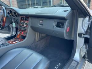 Imagen 12/26 de Mercedes-Benz SLK 200 Kompressor (2002)