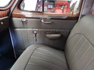 Image 32/50 of Cadillac 61 Sedan (1941)