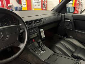 Image 10/16 of Mercedes-Benz 500 SL (1992)