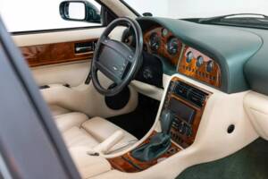 Image 20/37 of Aston Martin V8 Coupé (1999)