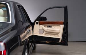 Image 16/46 of Bentley Arnage T (2004)