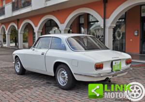 Image 3/10 of Alfa Romeo Giulia GT 1300 Junior (1972)
