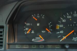 Afbeelding 37/44 van Mercedes-Benz 190 E (1987)