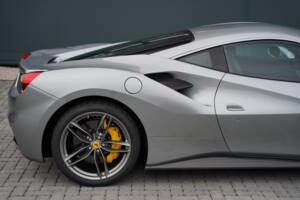 Image 33/50 de Ferrari 488 GTB (2019)