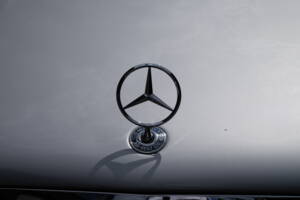 Image 37/69 of Mercedes-Benz E 320 (1994)