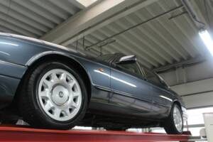 Image 15/50 of Jaguar XJ 6 4.0 Sovereign (1995)