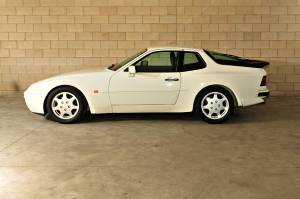 Bild 1/26 von Porsche 944 Turbo S (1988)