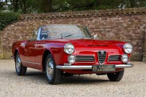 Image 46/50 of Alfa Romeo 2600 Spider (1962)