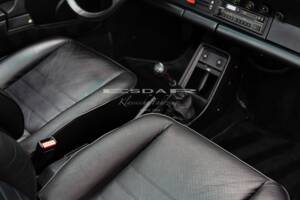 Bild 17/31 von Porsche 911 Carrera 3.2 (1988)