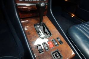 Image 15/30 of Mercedes-Benz 500 SL (1985)