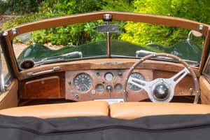 Image 27/46 of Jaguar XK 120 DHC (1954)