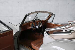 Bild 21/50 von Jaguar XK 120 DHC (1953)