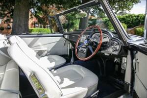 Immagine 14/24 di Aston Martin DB 6 Volante (1967)