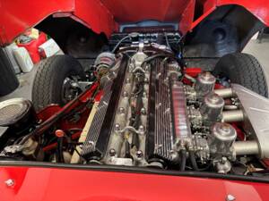 Image 27/29 de Jaguar E-Type (1969)