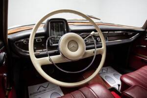 Imagen 16/32 de Mercedes-Benz 220 SE b (1965)