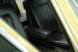Bild 26/50 von Mercedes-Benz 380 SE (1983)