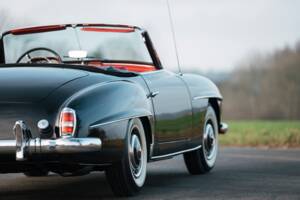 Image 17/22 of Mercedes-Benz 190 SL (1963)