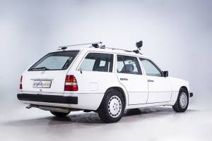 Image 14/40 of Mercedes-Benz 300 TE (1991)