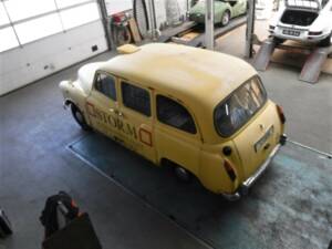 Image 5/40 of Austin FX 4 London Taxi (1970)