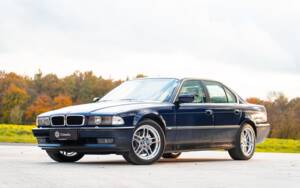 Image 3/55 of BMW 740i (1997)