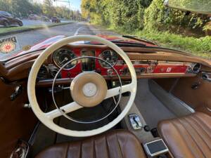 Image 2/8 of Mercedes-Benz 230 SL (1965)