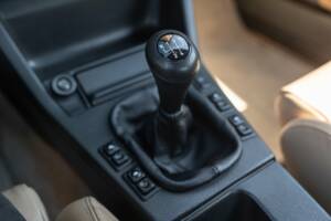Bild 44/50 von BMW 320i (1989)