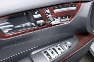 Image 17/30 of Mercedes-Benz CL 500 (2006)