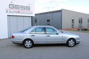 Bild 3/11 von Mercedes-Benz E 280 (1998)