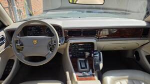 Image 22/26 of Jaguar XJ 6 4.0 Sovereign (1996)
