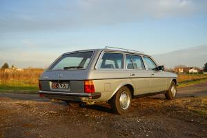 Image 2/22 of Mercedes-Benz 240 TD (1981)