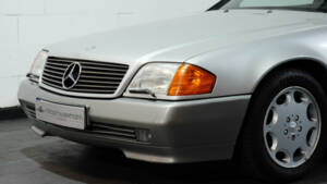 Image 9/38 of Mercedes-Benz 300 SL (1990)