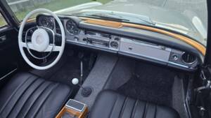 Image 15/26 de Mercedes-Benz 280 SL (1970)