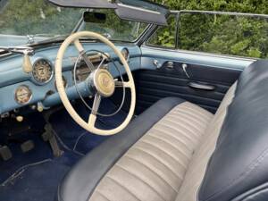 Image 2/8 of Buick Roadmaster (1947)