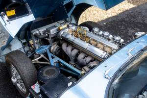 Image 42/46 de Jaguar E-Type "Lightweight" (1963)