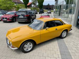 Bild 10/25 von Alfa Romeo Giulia GT 1300 Junior (1971)