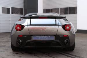 Immagine 21/32 di Aston Martin V12 Zagato (2013)