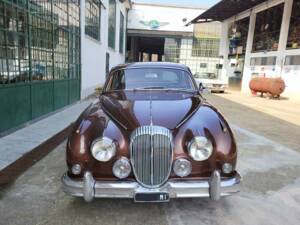 Image 7/42 of Jaguar Mk II 2.4 (1964)