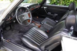 Image 17/27 of Mercedes-Benz 500 SLC (1980)