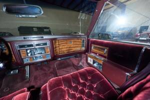 Image 30/58 of Cadillac Brougham Elegance (1988)