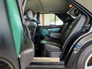 Image 16/25 of Mercedes-Benz E 500 Limited (1994)