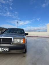 Immagine 6/39 di Mercedes-Benz 190 E 2.6 (1990)