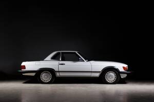 Image 2/48 of Mercedes-Benz 560 SL (1988)