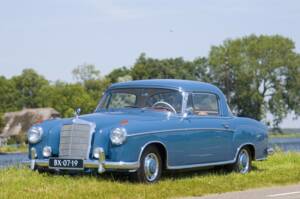 Image 1/5 de Mercedes-Benz 220 SE (1960)
