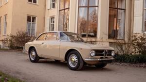 Image 3/54 of Alfa Romeo Giulia GT 1300 Junior (1972)